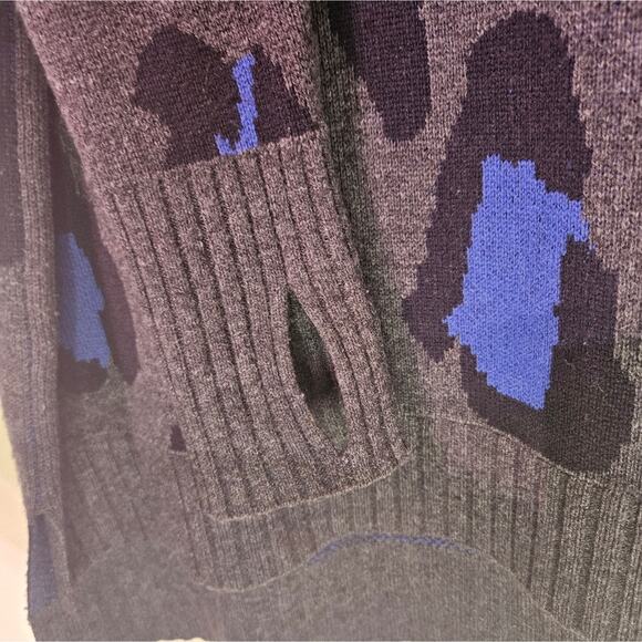 Athleta Wool Cashmere leopard print charcoal gray crewneck sweater. Size… - Picture 9 of 9